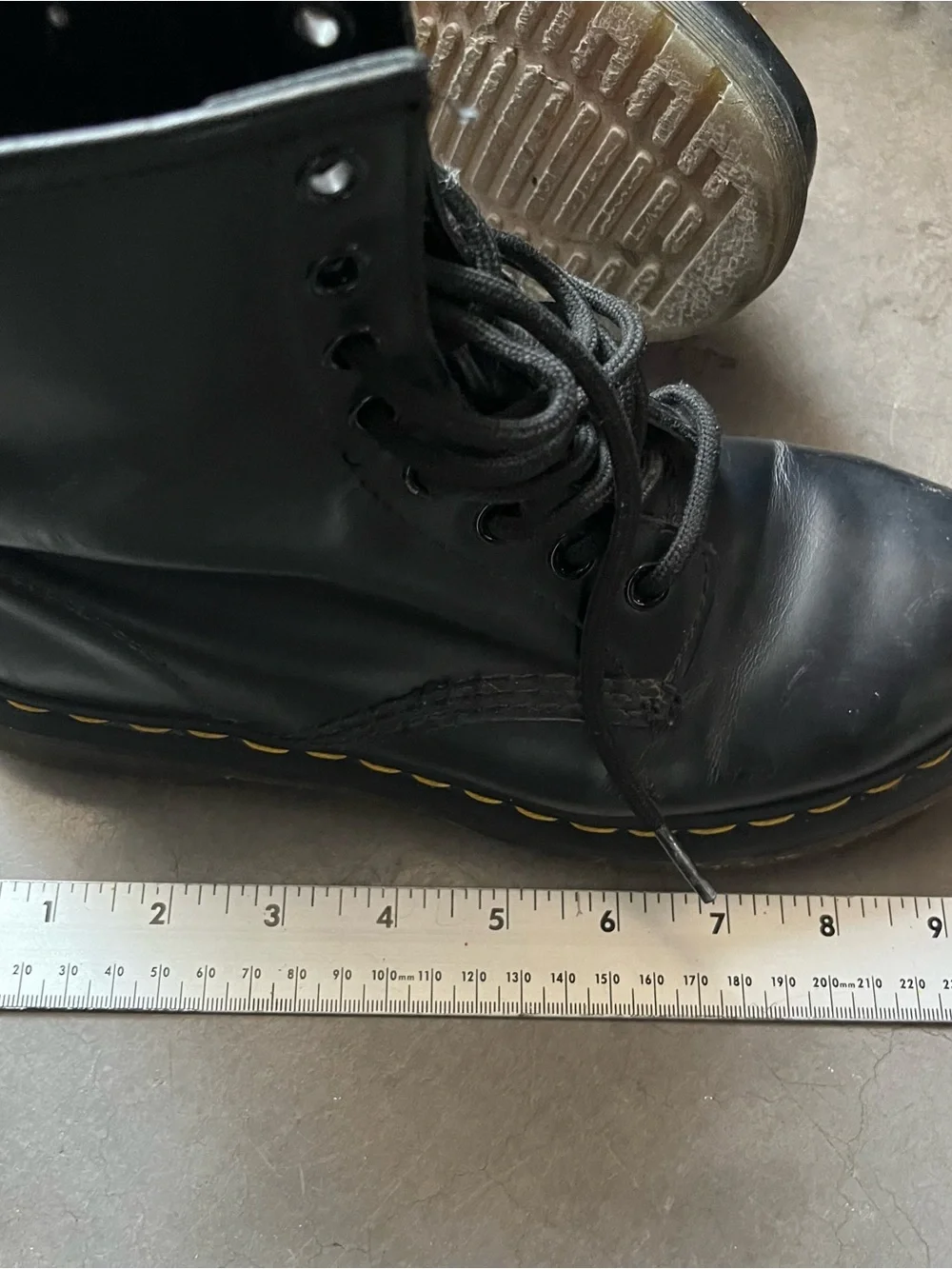 Dr. Martens classic lace